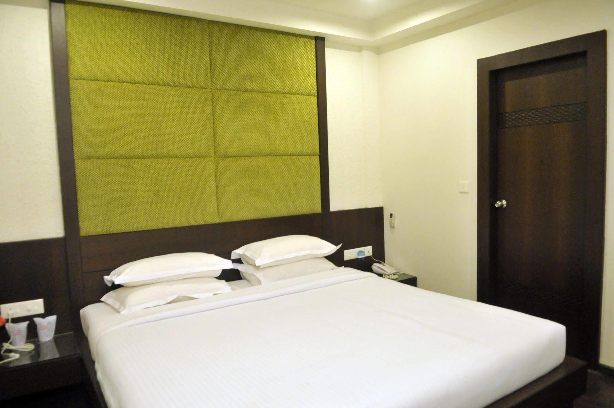 Treebo Trend Hotel Relax Inn Calcutta Buitenkant foto