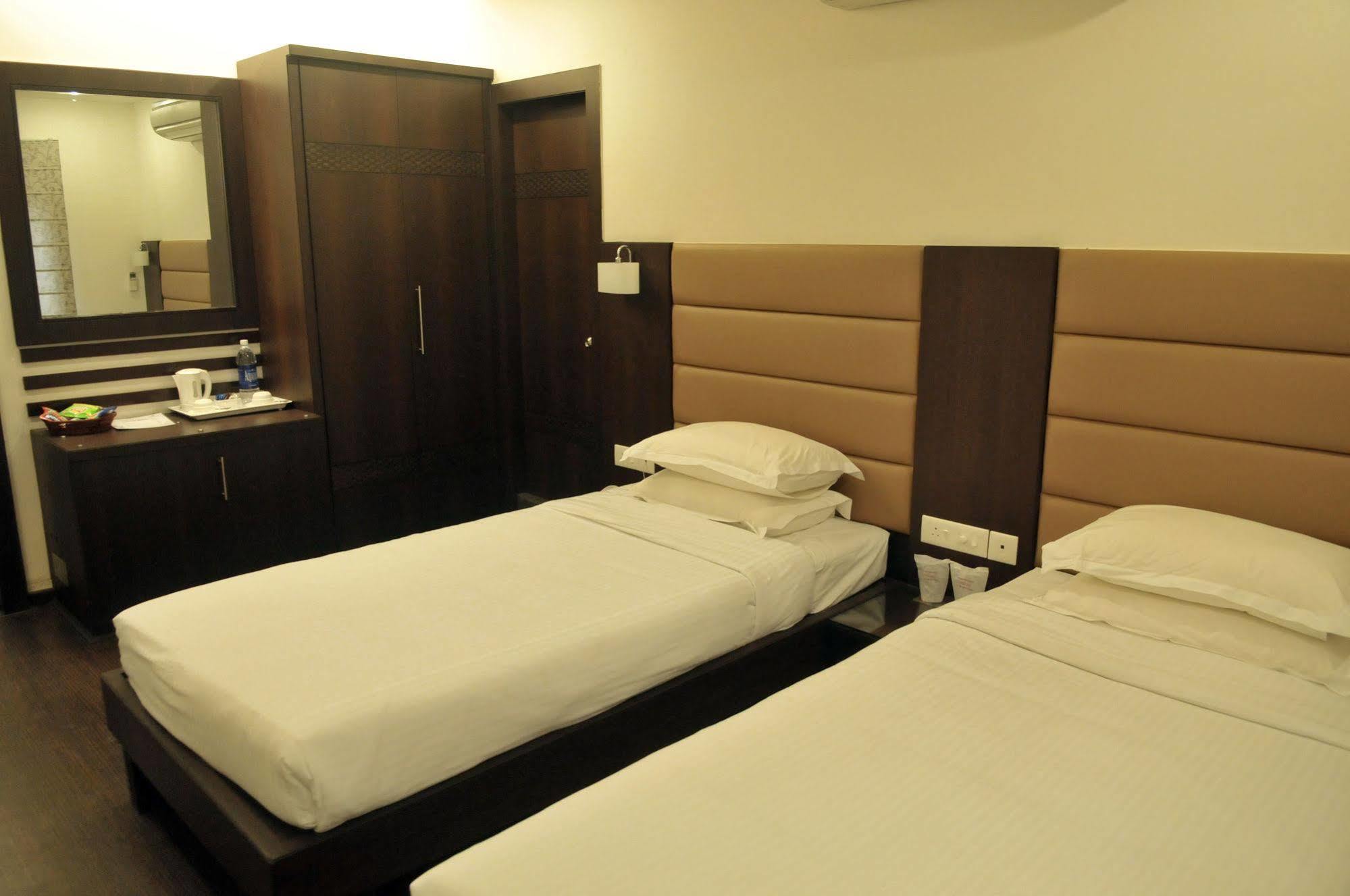 Treebo Trend Hotel Relax Inn Calcutta Buitenkant foto