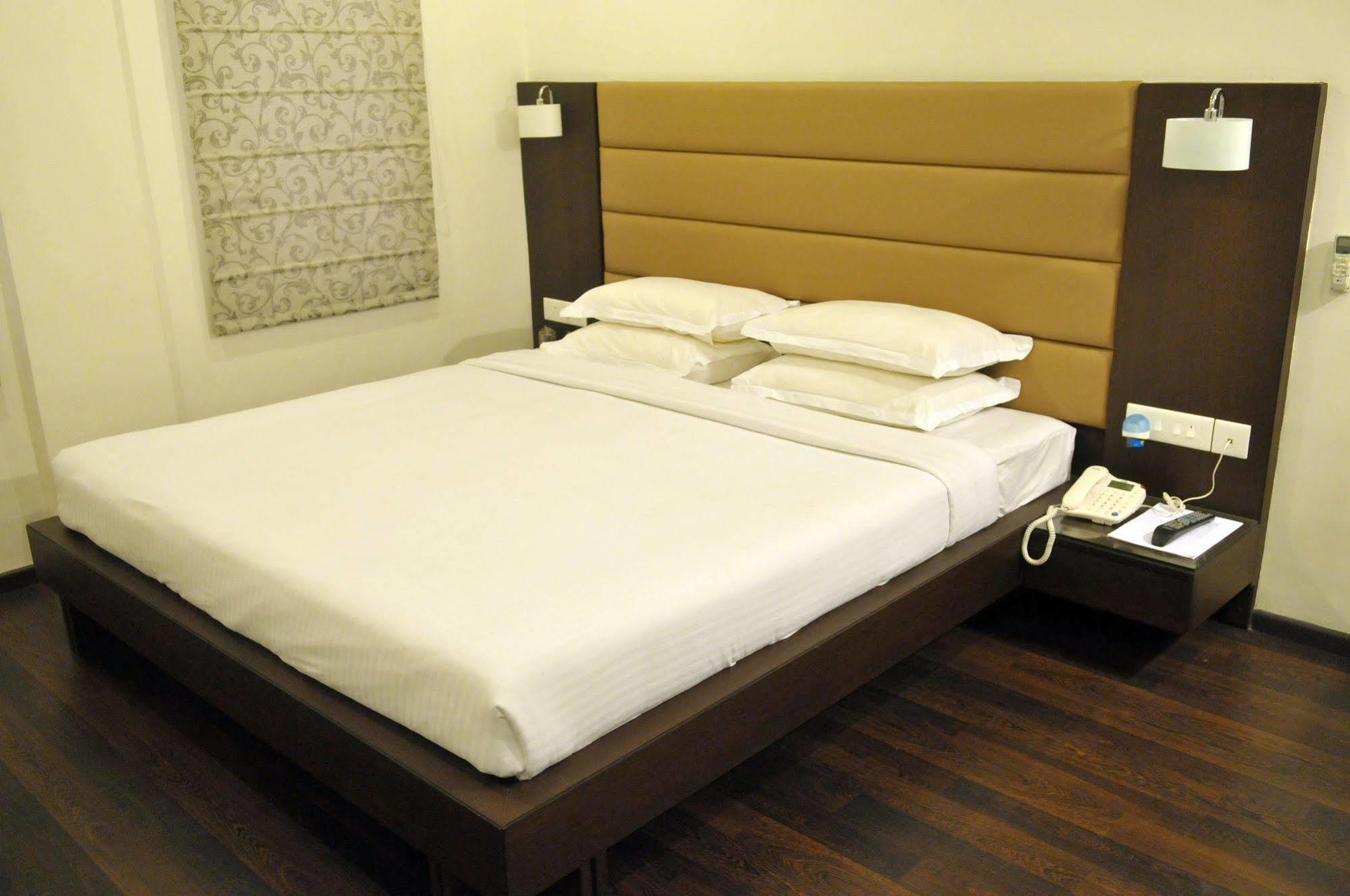 Treebo Trend Hotel Relax Inn Calcutta Buitenkant foto